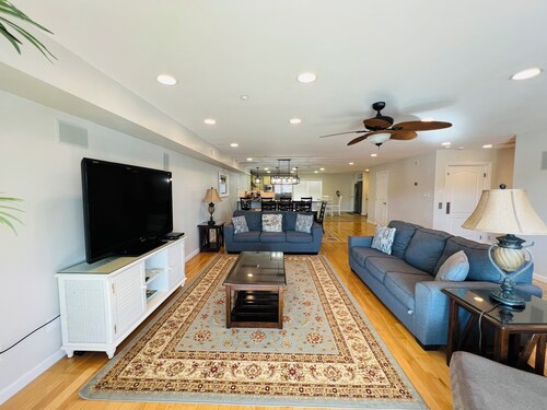 Big House with Pool, OceanView,3 Decks, 3 Master very near Ocean and Boardwalk, 