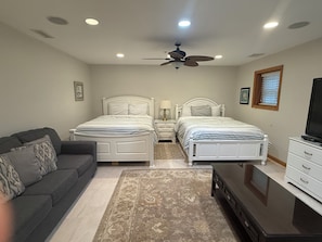 6 bedrooms, iron/ironing board, WiFi, wheelchair access