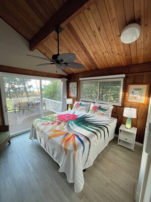 4 bedrooms, iron/ironing board, WiFi, bed sheets - BEACHFRONT MAUI KIHEI HOUSE (Kihei)