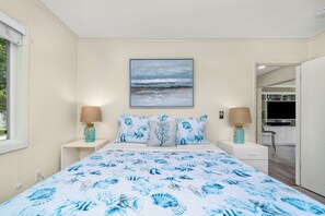 3 bedrooms, desk, iron/ironing board, travel cot