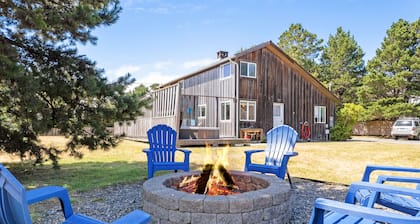 ADO:}~HotTub~WalktoBeach&Trails~FirePit~Fenced~Deck~PingPong~Bikes~Games~DogsOK