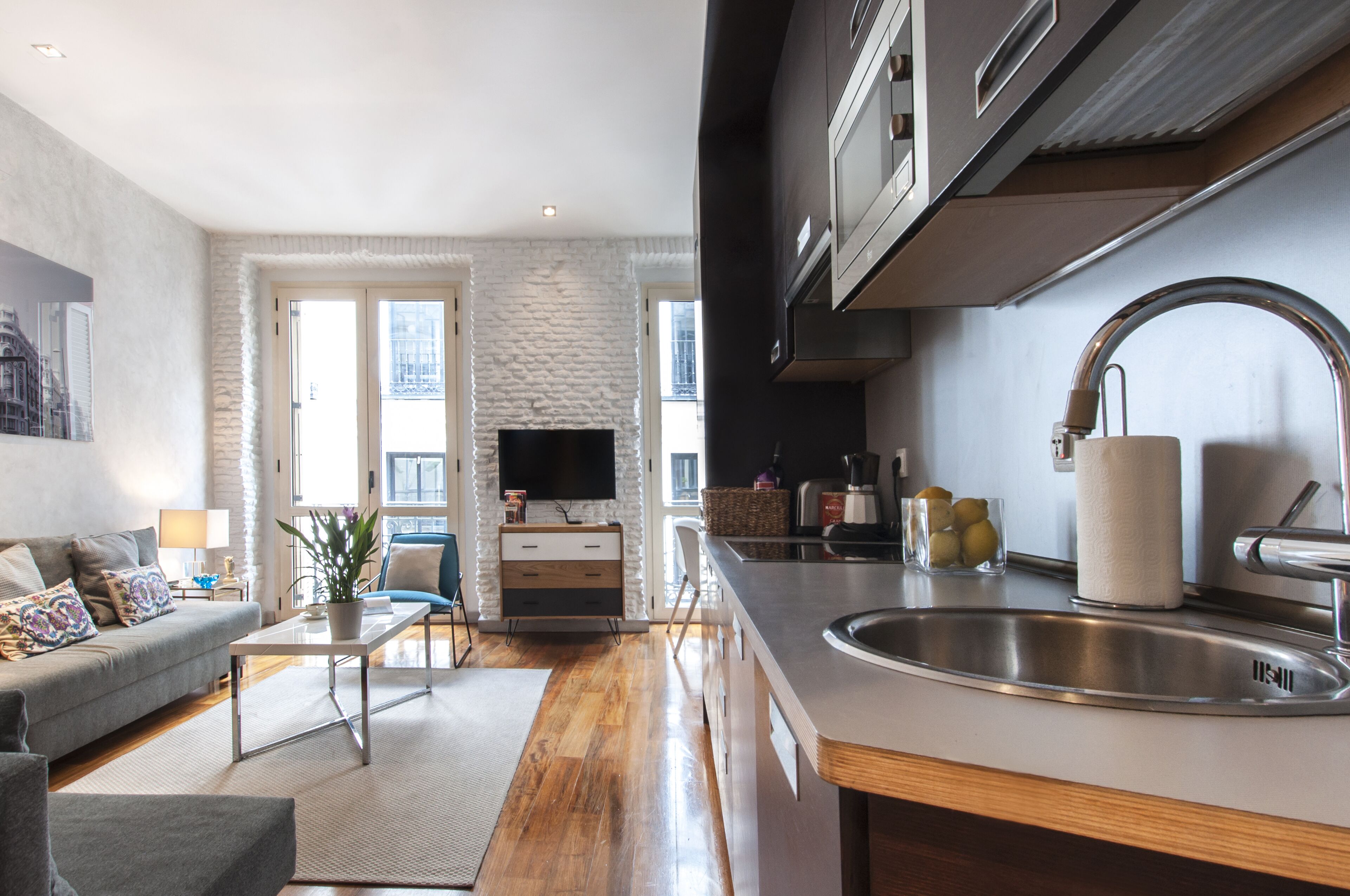 Een koelkast, een magnetron, een kookplaat