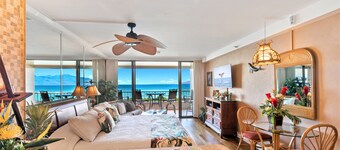 Kaanapali, Ocean Front Condo, Free parking and NO Resort Fee’s, Cabana Access.