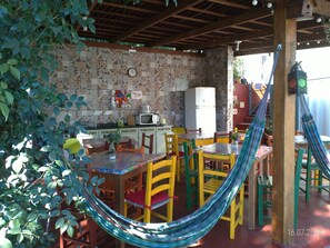 Economy Quadruple Room | Outdoor dining