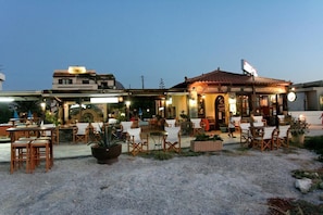 Snack bar