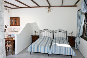 In-room safe, laptop workspace, iron/ironing board - Villa Andreas (Hersonissos)