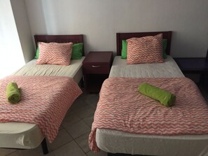 Decoración individual, mobiliario individual, escritorio