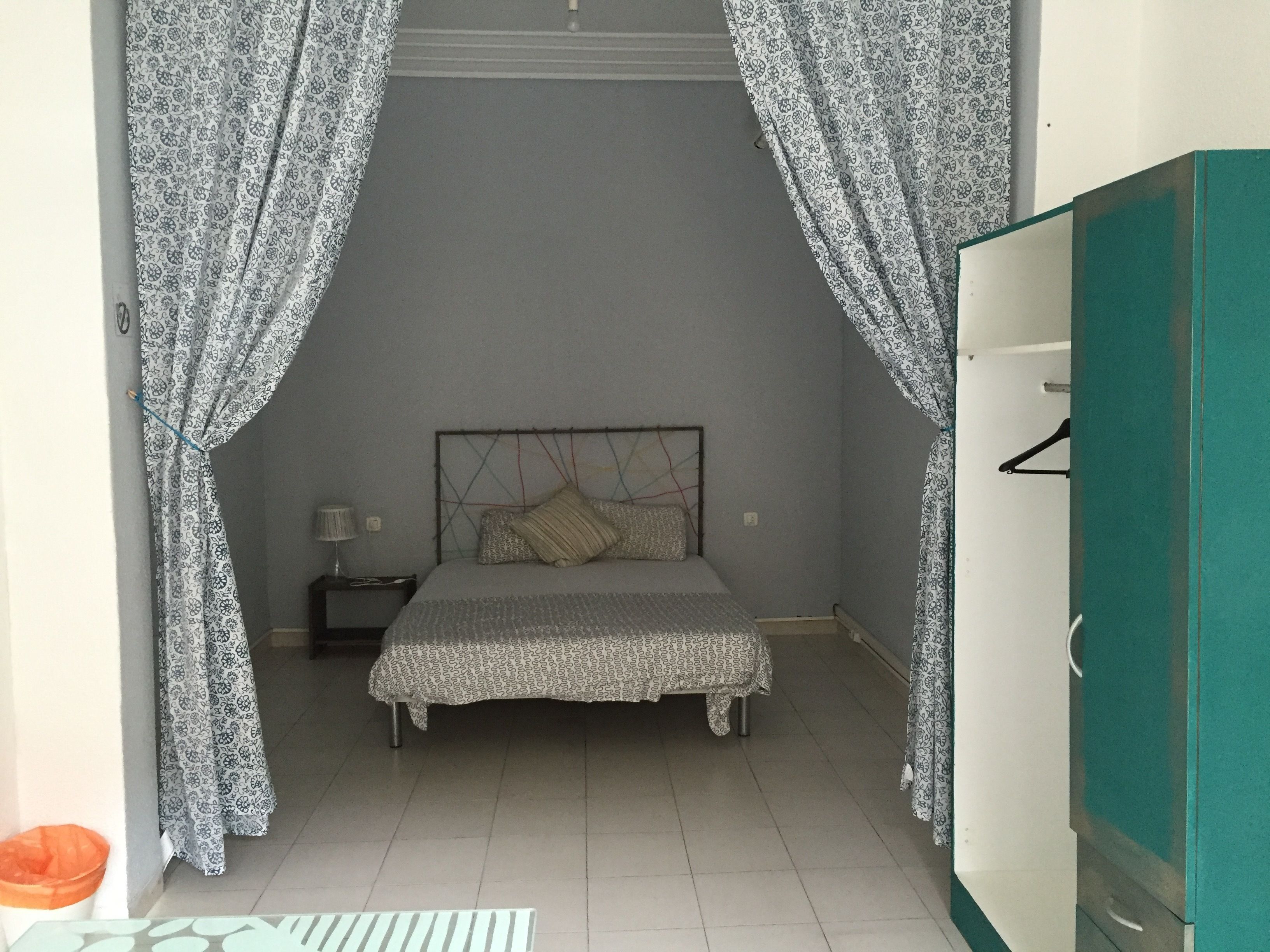 Trang trí khác biệt, trang bị nội thất với thiết kế riêng biệt, bàn 