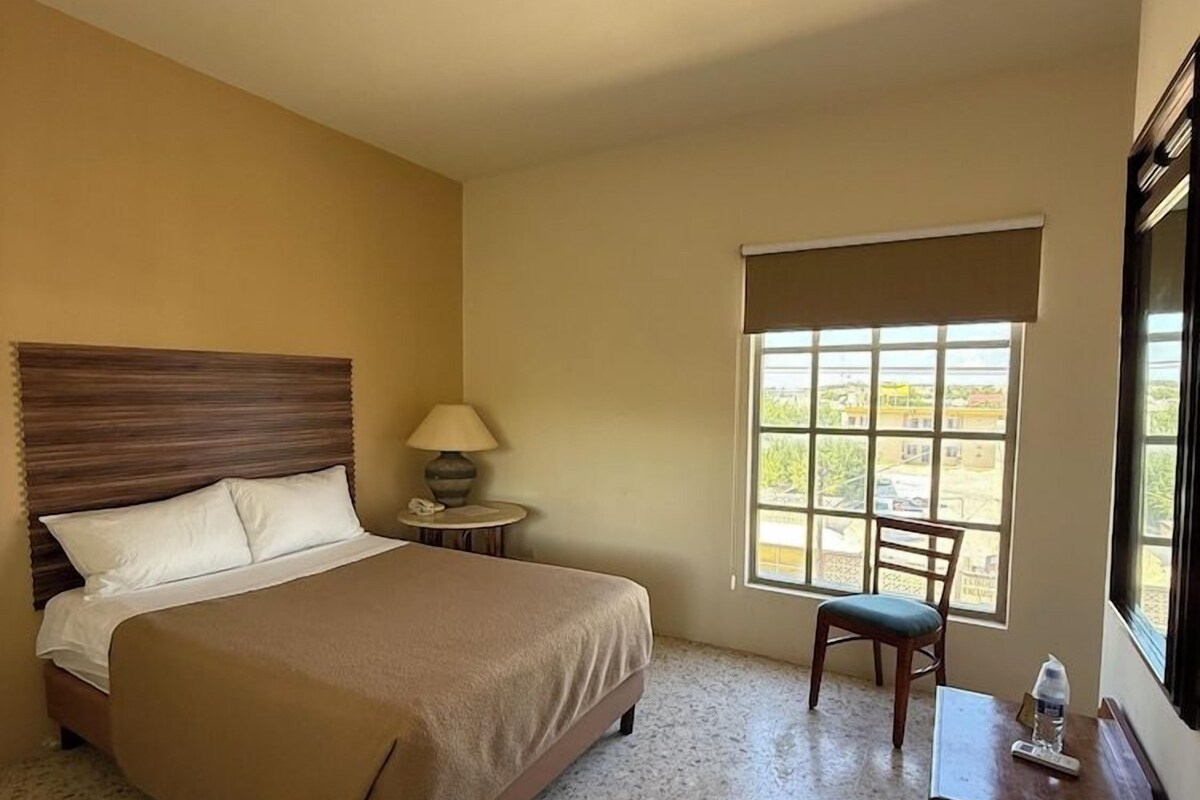 Cortinas blackout, wifi gratis y ropa de cama 