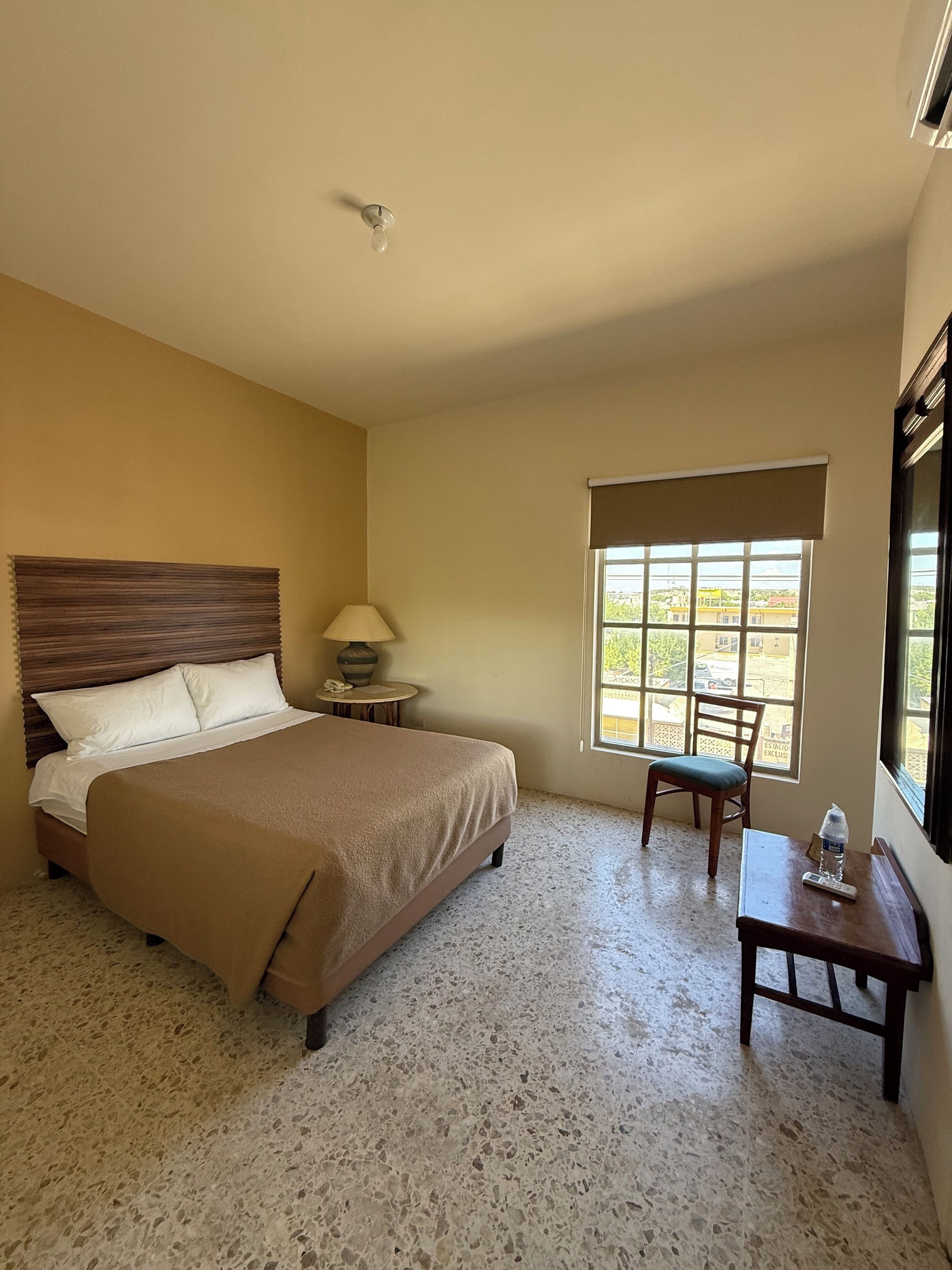 single room | blackout curtains, free wifi, bed sheets