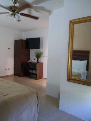 Blackout drapes, free WiFi, bed sheets - Hotel el Dorado (Sabinas)