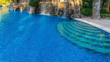 Innenpool, Außenpool