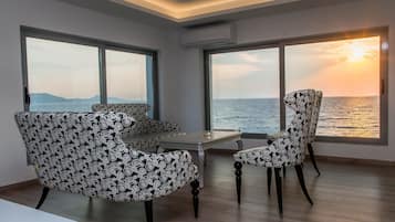 Área de estar no saguão