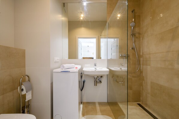 Room - P&O Kolejowa 1 (Warsaw)