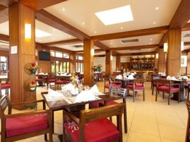 2 restaurants, breakfast, lunch, dinner served; Japanese cuisine