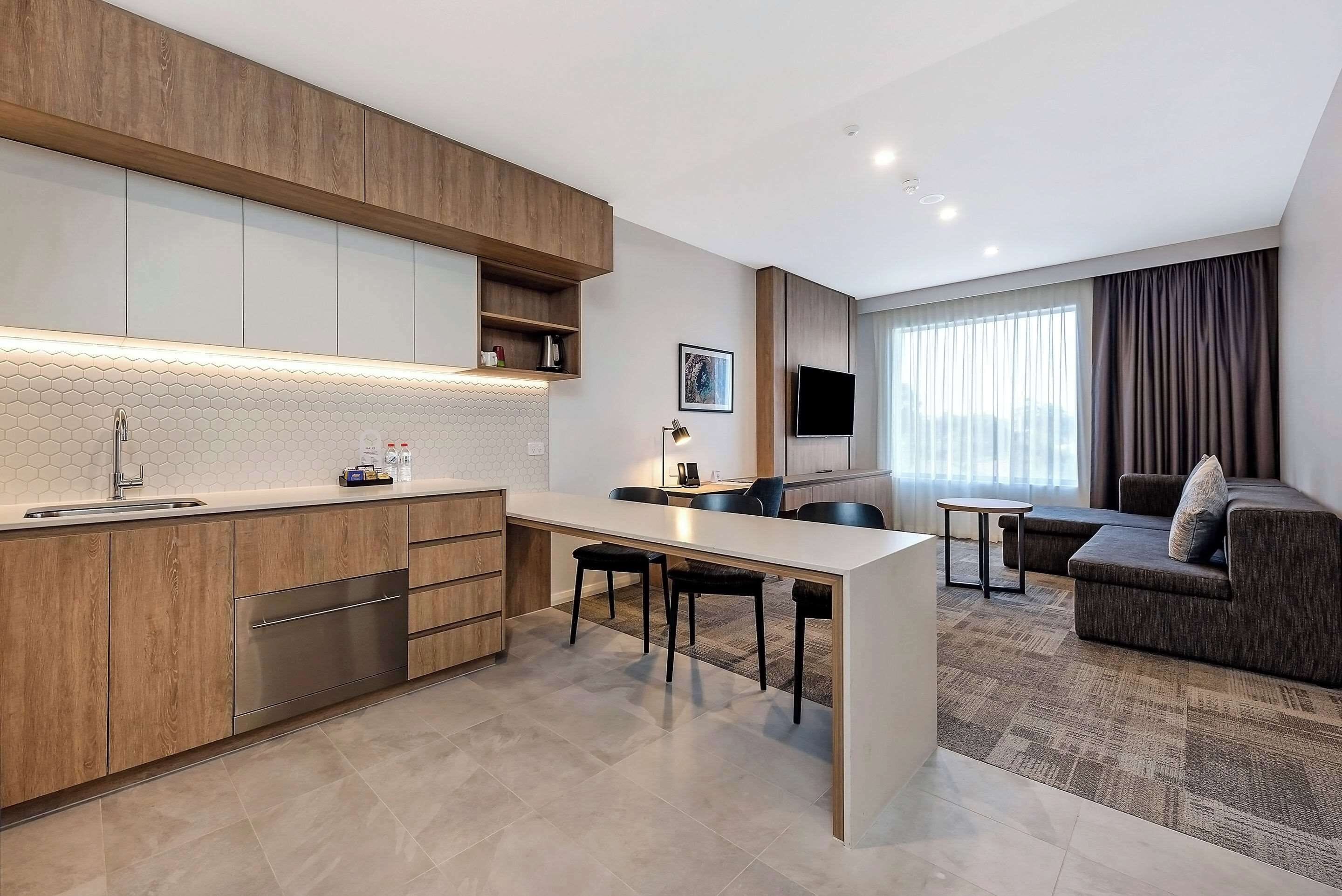 1 bed superior | minibar, in-room safe, desk, blackout curtains