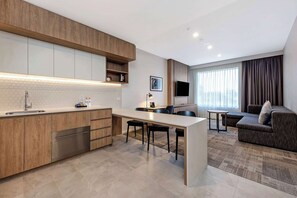 One Bedroom Superior Apartment, 1 King Bed