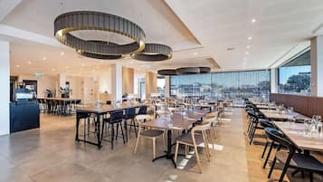 Frokost, lunsj og middag serveres