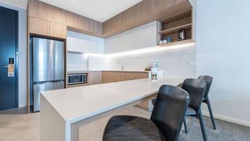 One Bedroom Deluxe King Apartment, 1 King Bed