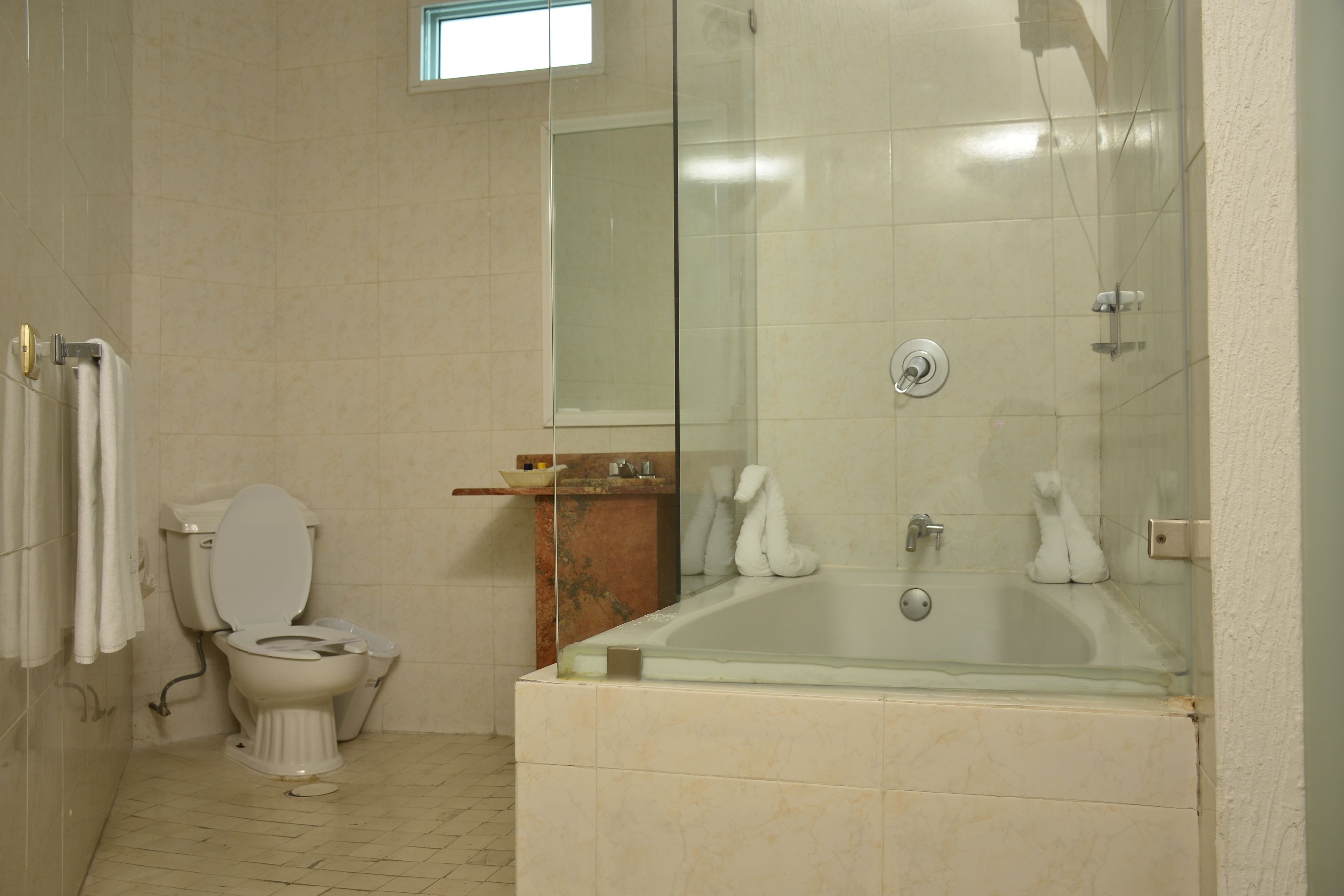 grand suite, 1 king bed | bathroom | free toiletries, hair dryer, towels