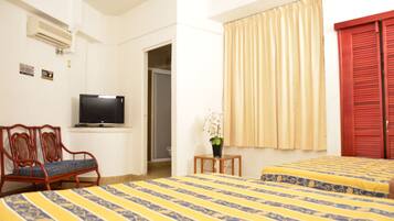 Kahden hengen huone, 2 parisänkyä | 1 makuuhuone, tallelokero huoneessa, äänieristys, silitysrauta/-lauta