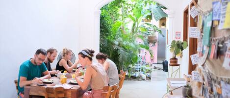 Dagelijks à la carte ontbijt (COP 14900 per persoon)