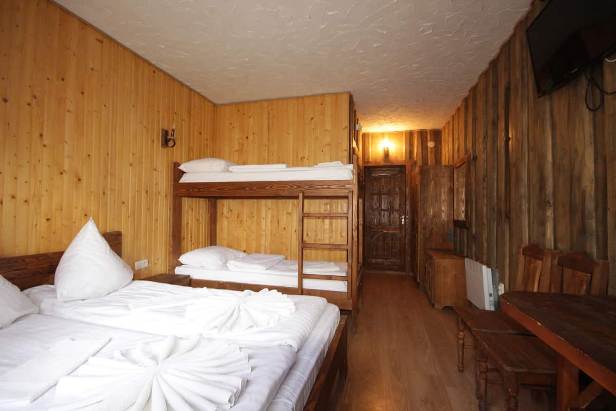 Standard Quadruple Room, Multiple Beds, Non Smoking | Soundproofing, iron/ironing board, free WiFi, bed sheets
