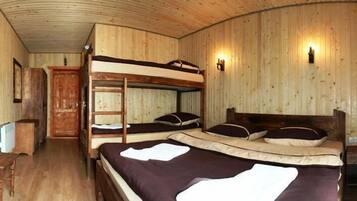 Superior Quadruple Room, Multiple Beds, Non Smoking | Soundproofing, iron/ironing board, free WiFi, bed sheets