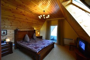 Panoramic Suite, 1 King Bed with Sofa bed, Non Smoking | Soundproofing, iron/ironing board, free WiFi, bed sheets