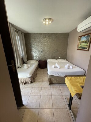 Comfort Studio, Multiple Beds, Non Smoking | Desk, blackout curtains, soundproofing, free WiFi - Hotel Les Cigalons (Marseille)