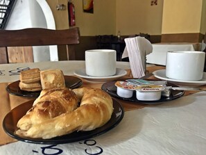 Desayuno continental incluido todos los días 