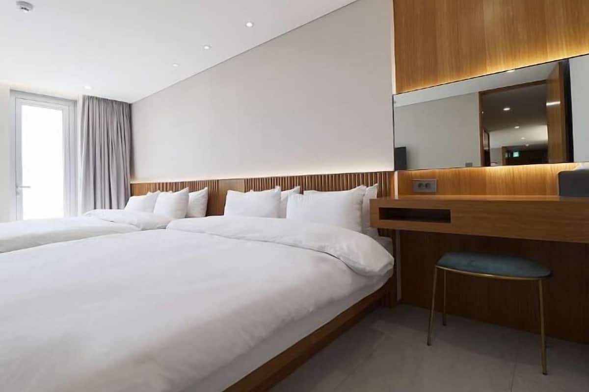 1 bedroom, blackout curtains, free WiFi