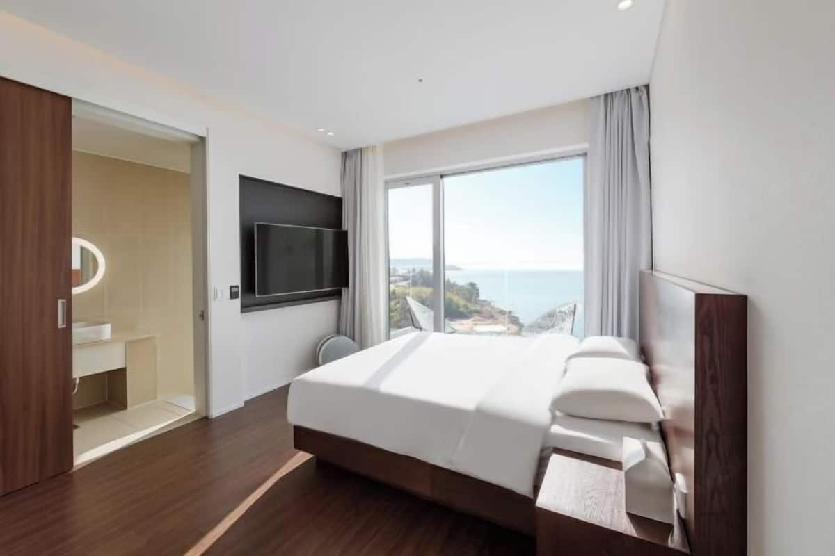 1 bedroom, blackout curtains, free WiFi