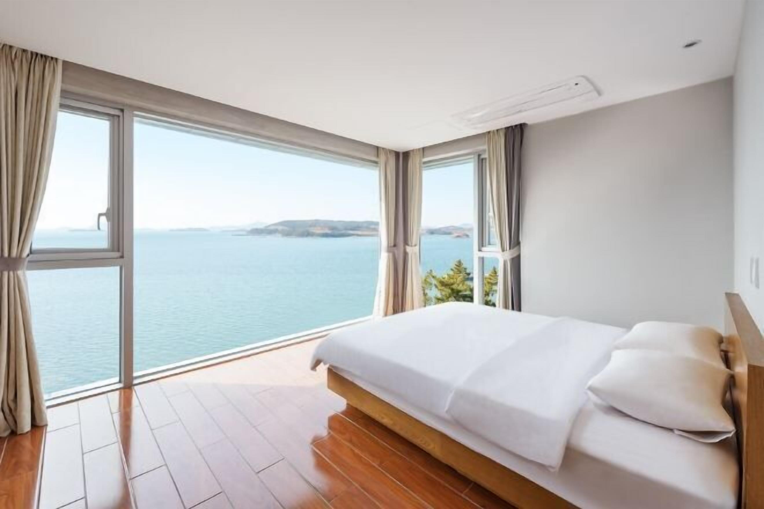 Verdunkelungsvorhänge, kostenloses WLAN