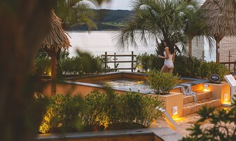 2 piscinas techadas, 4 piscinas al aire libre