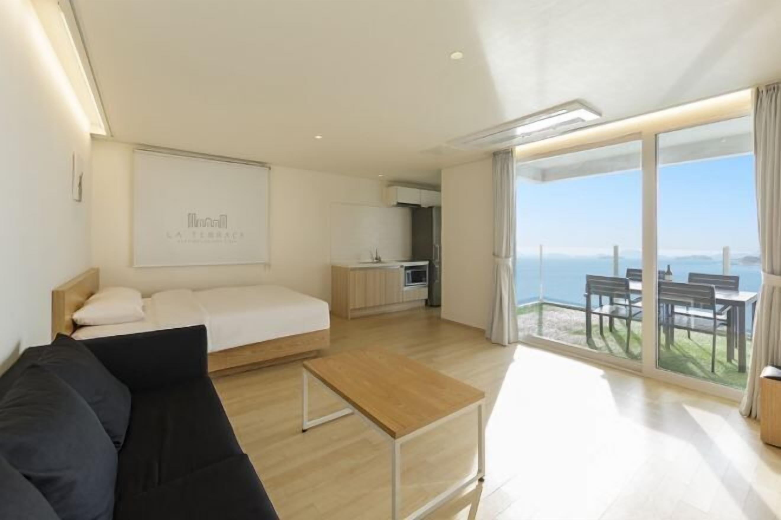 Verdunkelungsvorhänge, kostenloses WLAN