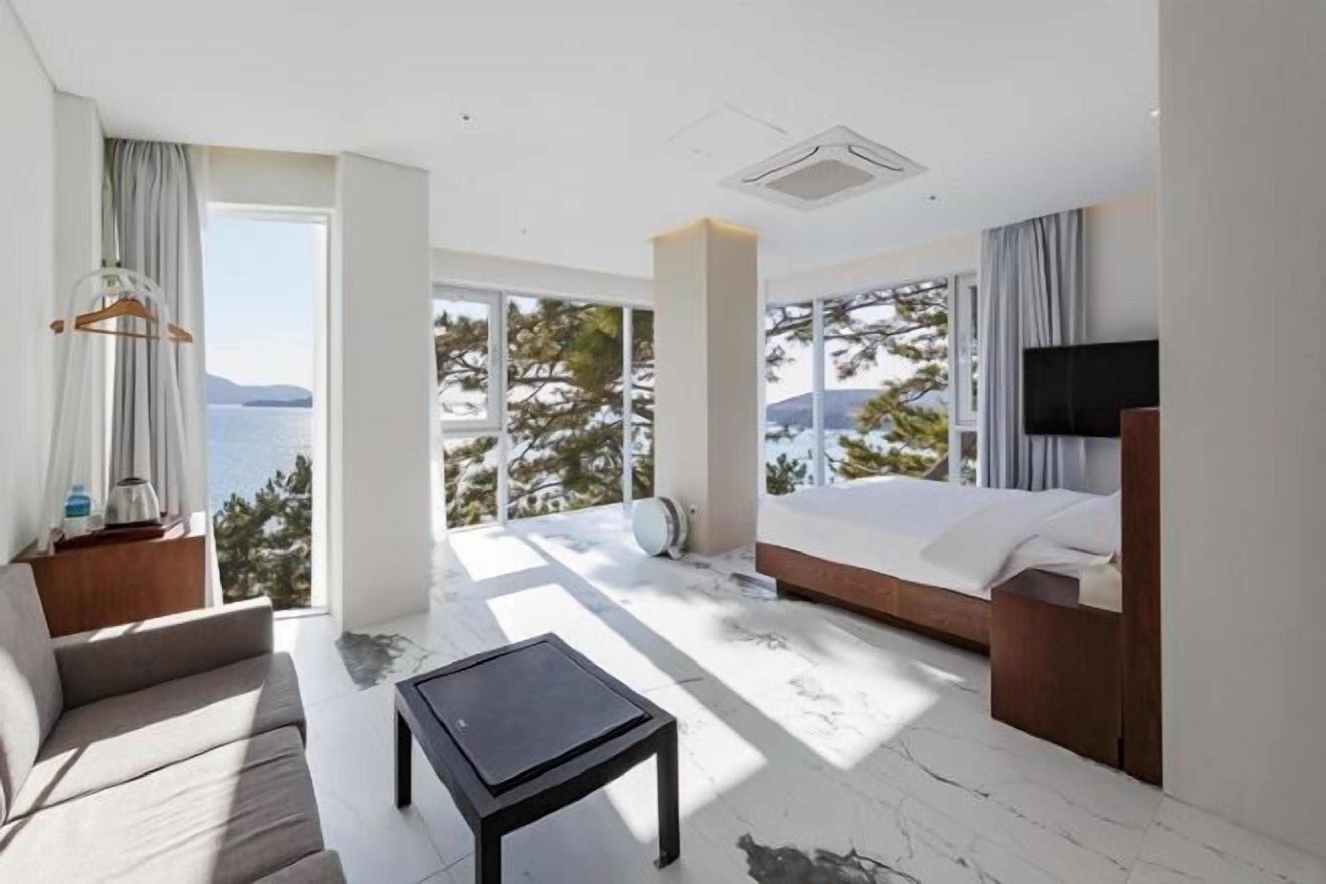 Verdunkelungsvorhänge, kostenloses WLAN