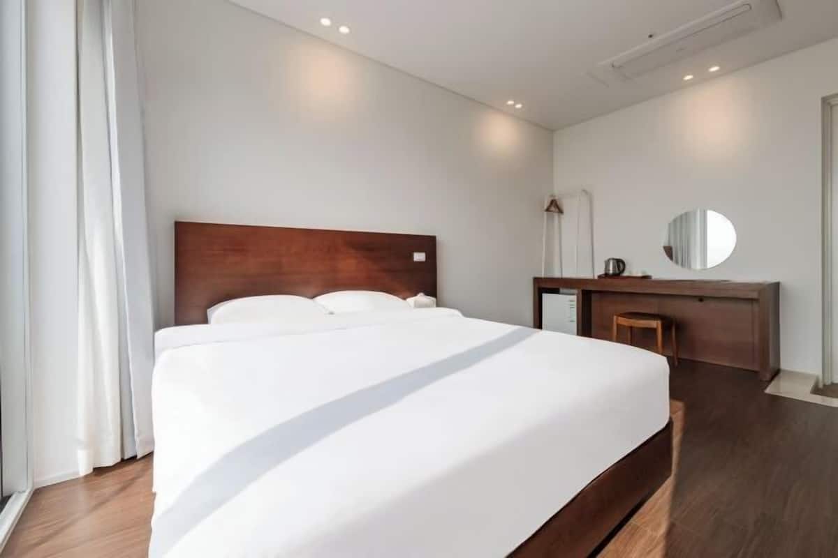 1 bedroom, blackout curtains, free WiFi