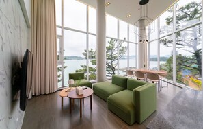 Blackout drapes, free WiFi - La Terrace Resort (Yeosu)