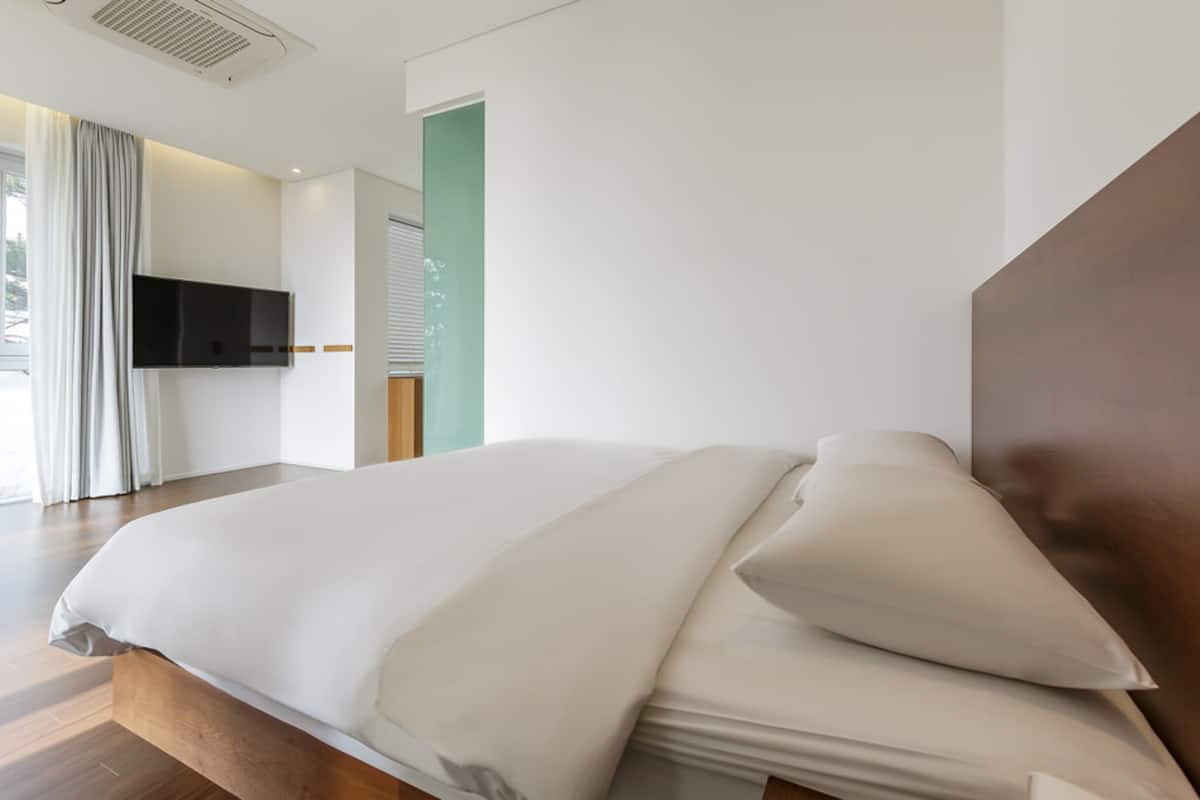 1 bedroom, blackout curtains, free WiFi