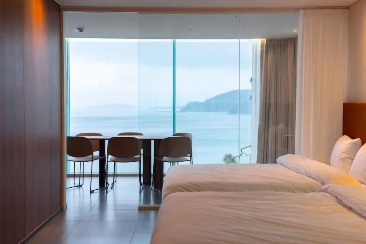 1 bedroom, blackout curtains, free WiFi