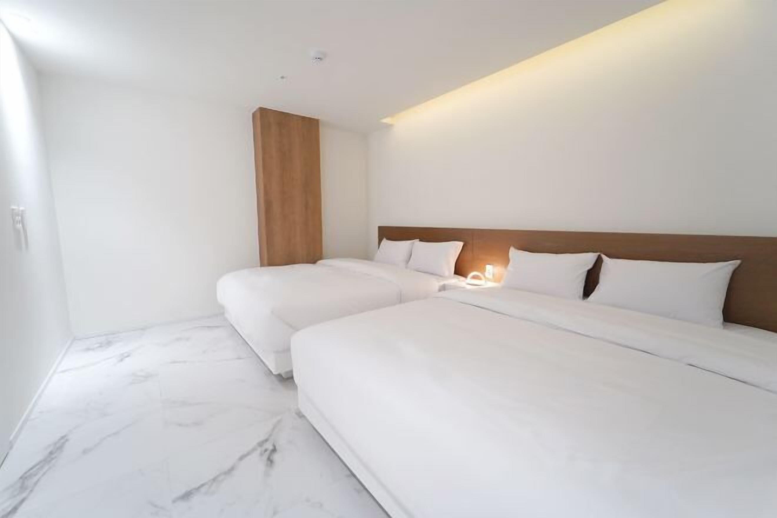 Verdunkelungsvorhänge, kostenloses WLAN