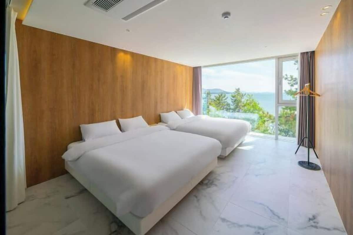 1 bedroom, blackout curtains, free WiFi