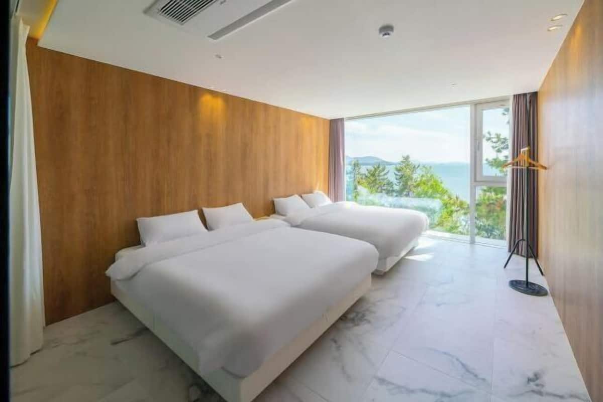 1 bedroom, blackout curtains, free WiFi