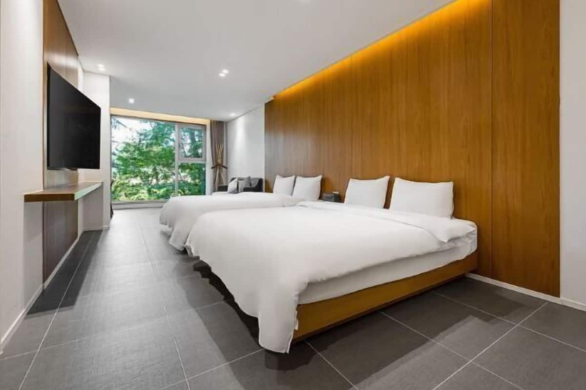 1 bedroom, blackout curtains, free WiFi