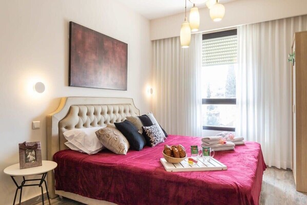 Iron/ironing board, travel cot, WiFi, bed sheets