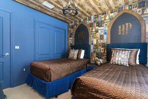 5 habitaciones, tabla de planchar con plancha y cuna de viaje 