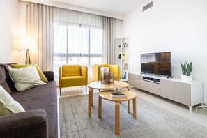 TV, offices - Haneviim Court: 1BR Apartment in Jerusalem (Jerusalem)