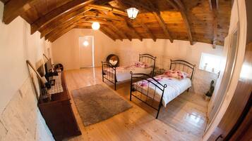 6 bedrooms, iron/ironing board, WiFi, bed sheets