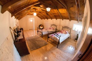 6 habitaciones, tabla de planchar con plancha, wifi y ropa de cama 